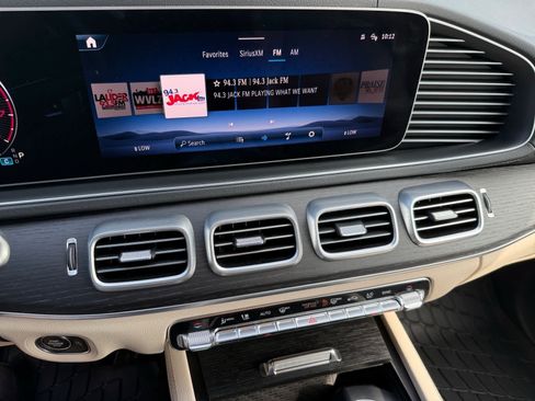 Certified 2025 Mercedes-Benz GLS 450 4MATIC image 18