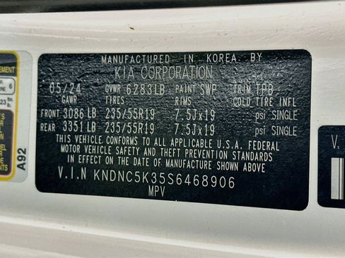 Used 2025 Kia Carnival EX FWD image 33