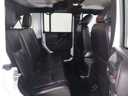 Used 2017 Jeep Wrangler Unlimited Sahara AWD/4WD image 12