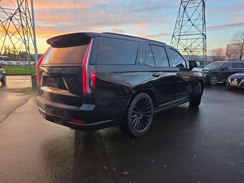 Used 2022 Cadillac Escalade Premium Luxury w/ Performance Package image 5