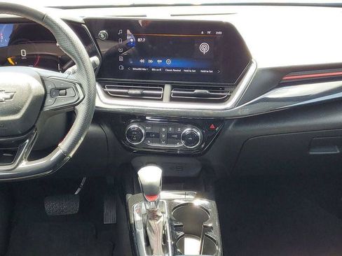 Certified 2024 Chevrolet Trax RS w/ Sunroof Package FWD image 24