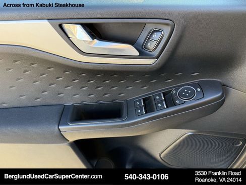 Used 2020 Ford Escape SE Sport image 16