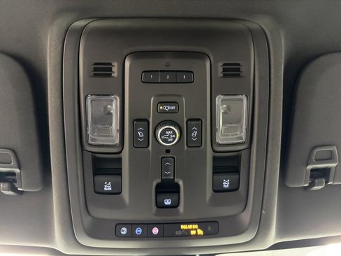 Used 2021 GMC Yukon SLT w/ SLT Premium Package image 47