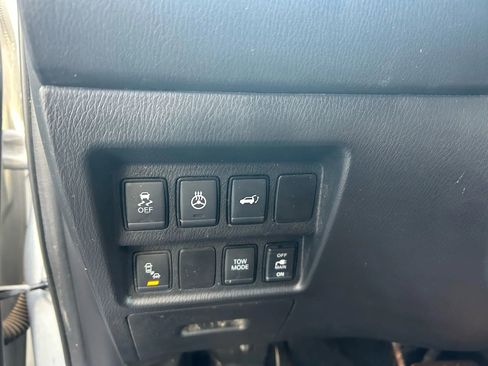 Used 2020 Nissan Pathfinder SL image 17