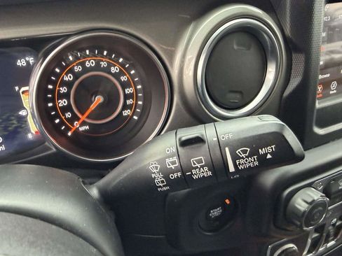 Used 2018 Jeep Wrangler Unlimited Sahara w/ Dual Top Group image 36