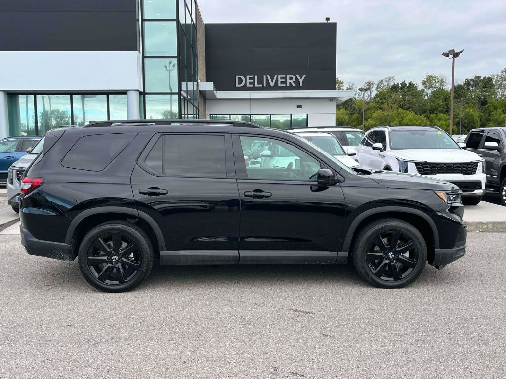 Used 2025 Honda Pilot Black Edition image 28
