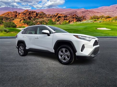 Used 2022 Toyota RAV4 XLE w/ Convenience Package image 2