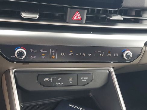 New 2026 Kia Carnival FWD image 17