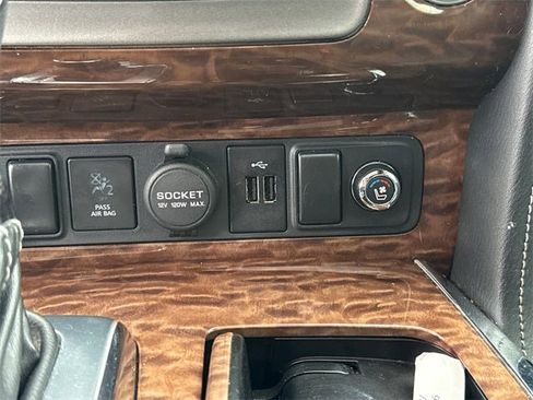 Used 2018 Nissan Armada Platinum w/ Interior Lighting Package image 32