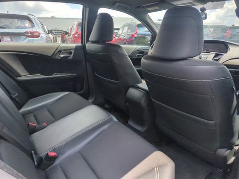Used 2017 Honda Accord Sport image 23