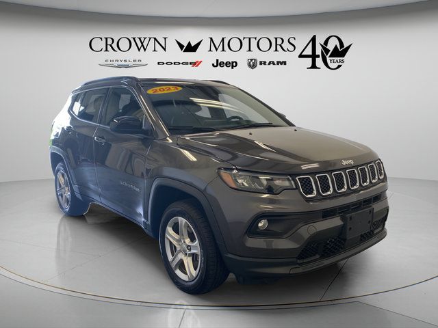 Used 2023 Jeep Compass Latitude w/ Convenience Group AWD/4WD image 9