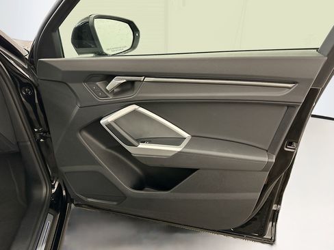 Used 2025 Audi Q3 2.0T Premium image 34