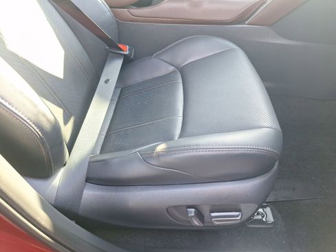 Used 2024 Toyota Venza LE image 33