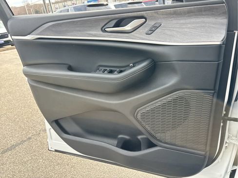 Used 2023 Jeep Grand Cherokee Limited image 25