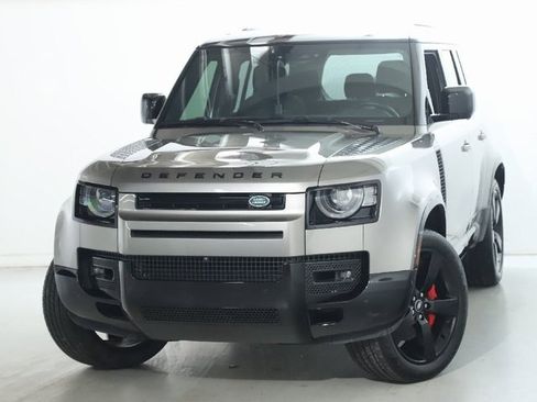 Used 2024 Land Rover Defender 110 X-Dynamic SE image 3