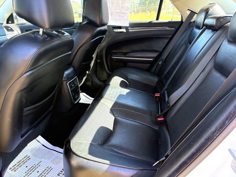 Used 2019 Chrysler 300 Limited image 14