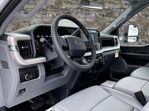 New 2025 Ford F550 4x4 Regular Cab Super Duty w/ XL Chrome Package image 7