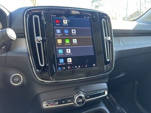 Certified 2025 Volvo XC40 B5 Core image 24