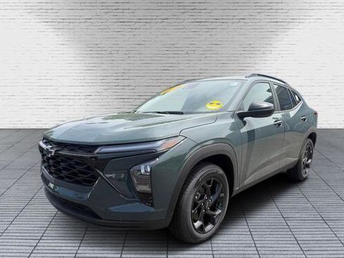 New 2026 Chevrolet Trax LT w/ Sunroof Package FWD image 8