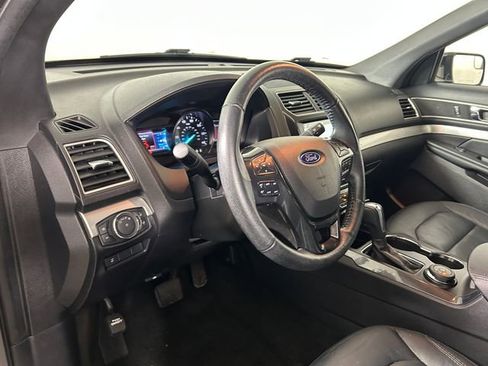 Used 2017 Ford Explorer XLT w/ Equipment Group 202A AWD/4WD image 14