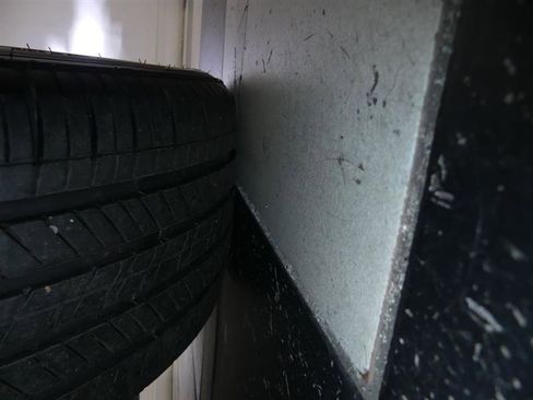 Used 2017 Tesla Model S 75D image 32