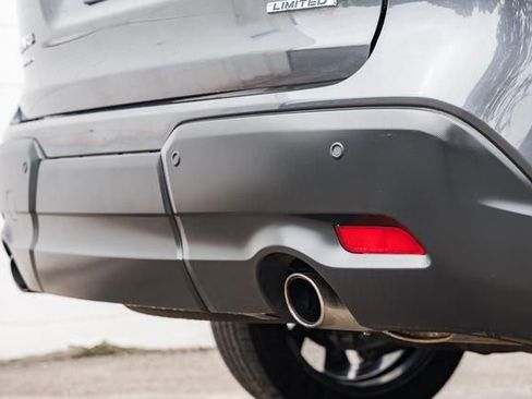 Used 2022 Subaru Ascent Limited image 10