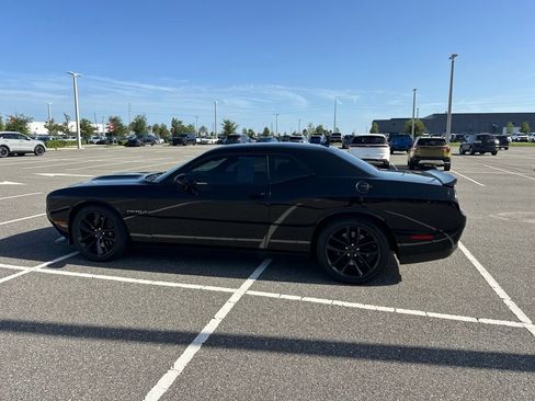Used 2022 Dodge Challenger R/T w/ Performance Handling Group RWD image 11