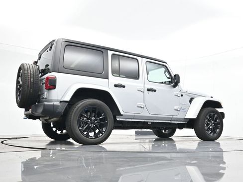 Used 2023 Jeep Wrangler Unlimited Sahara image 32