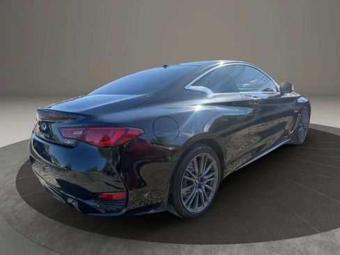 Used 2017 INFINITI Q60 Red Sport 400 AWD/4WD image 5
