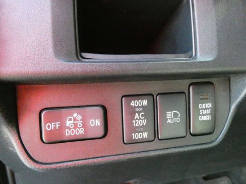 Used 2019 Toyota Tacoma TRD Off-Road w/ Technology Package AWD/4WD image 25