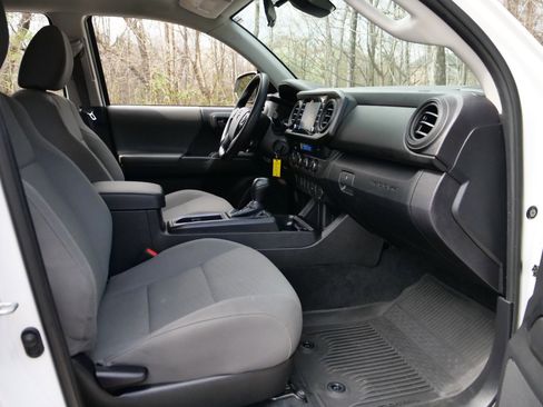 Used 2023 Toyota Tacoma SR AWD/4WD image 33