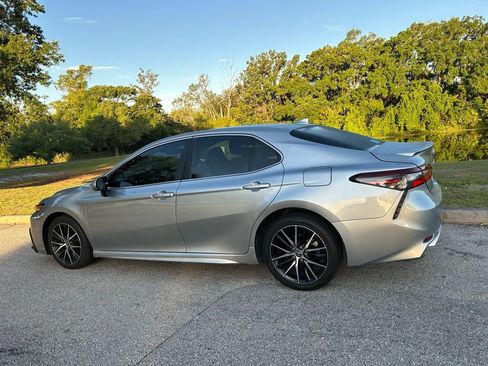 Used 2024 Toyota Camry SE FWD image 3