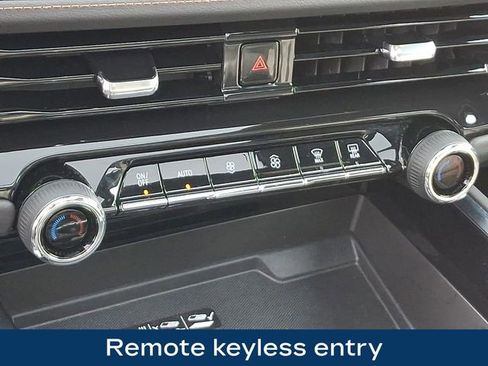 Used 2025 Chevrolet Tahoe High Country image 14