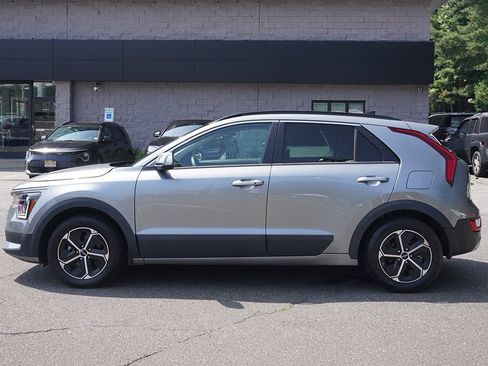 Used 2023 Kia Niro EX FWD image 17