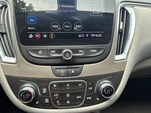 Used 2020 Chevrolet Malibu LT FWD image 20