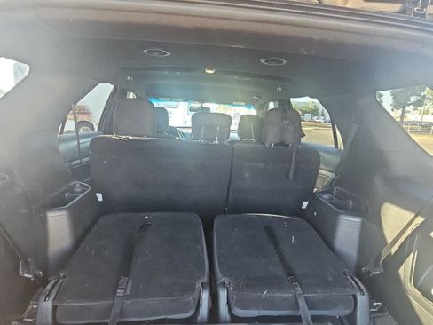 Used 2018 Ford Explorer XLT w/ Equipment Group 201A FWD image 9