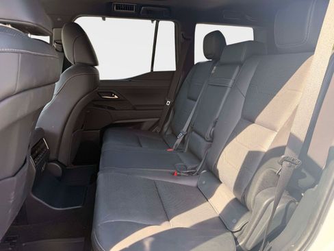 Used 2025 Lexus GX 550 w/ Accessory Package (2T) AWD/4WD image 19