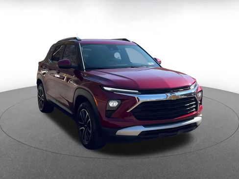 Used 2025 Chevrolet TrailBlazer LT image 3