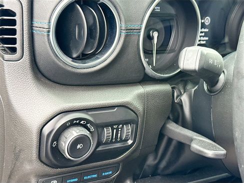 Used 2022 Jeep Wrangler Unlimited Rubicon 4xe image 11