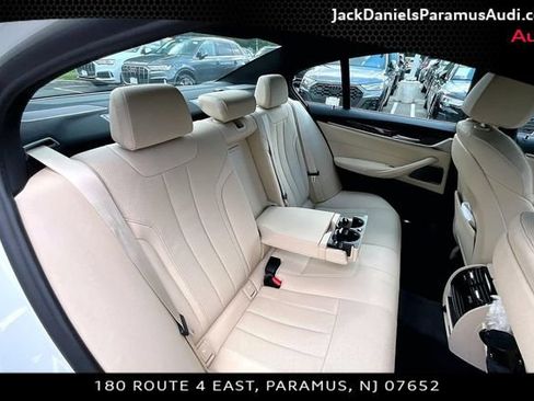 Used 2021 BMW 530e xDrive w/ Premium Package AWD/4WD image 19