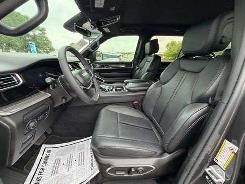 Used 2022 Jeep Wagoneer Series II w/ Premium Group I image 16