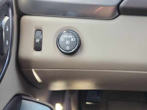Used 2015 Chevrolet Tahoe LT w/ Luxury Package RWD image 22