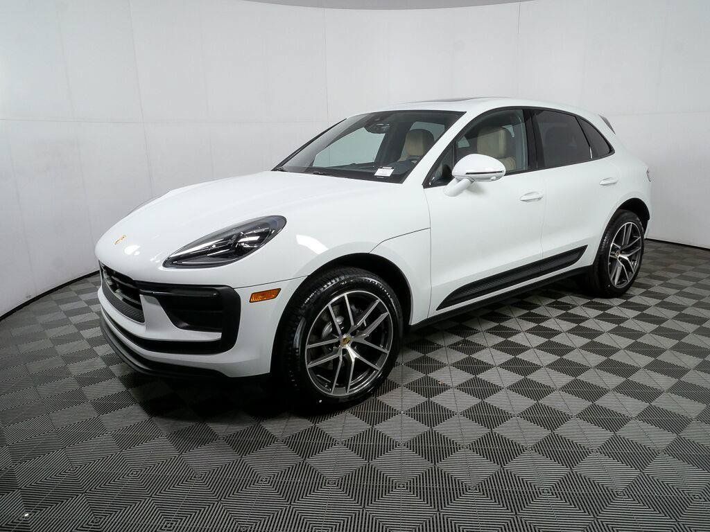 Certified 2026 Porsche Macan AWD/4WD image 2