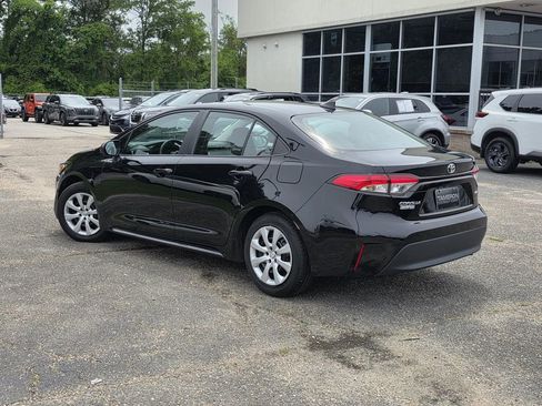 Used 2024 Toyota Corolla LE FWD image 5