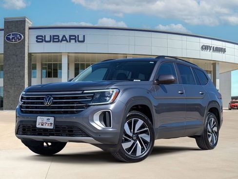 Used 2025 Volkswagen Atlas SE image 1