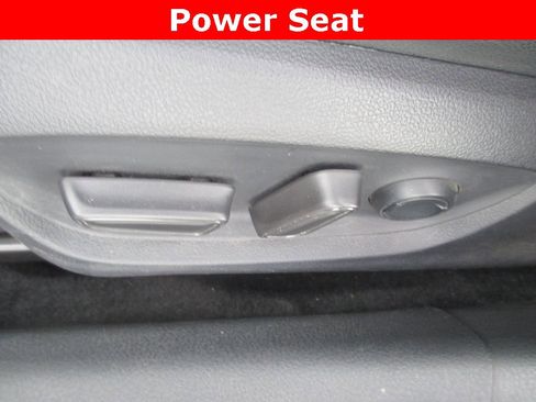 Used 2018 Toyota Camry SE image 18