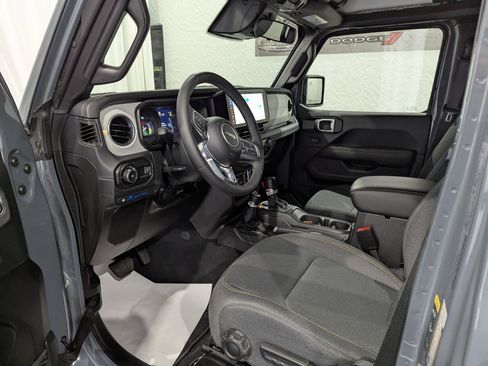 Used 2025 Jeep Wrangler Unlimited Sahara w/ Safety Group AWD/4WD image 13