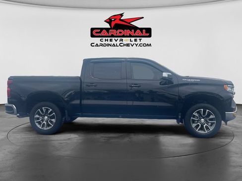 Used 2022 Chevrolet Silverado 1500 LT AWD/4WD image 2