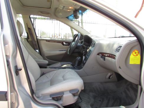 Used 2001 Volvo V70 image 22