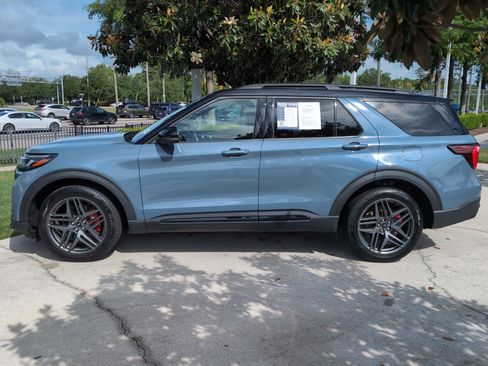 Used 2025 Ford Explorer ST AWD/4WD image 7